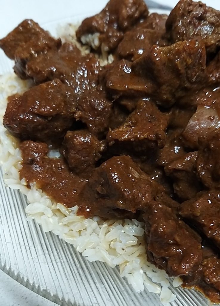 קוביות בשר בקר עם אורז