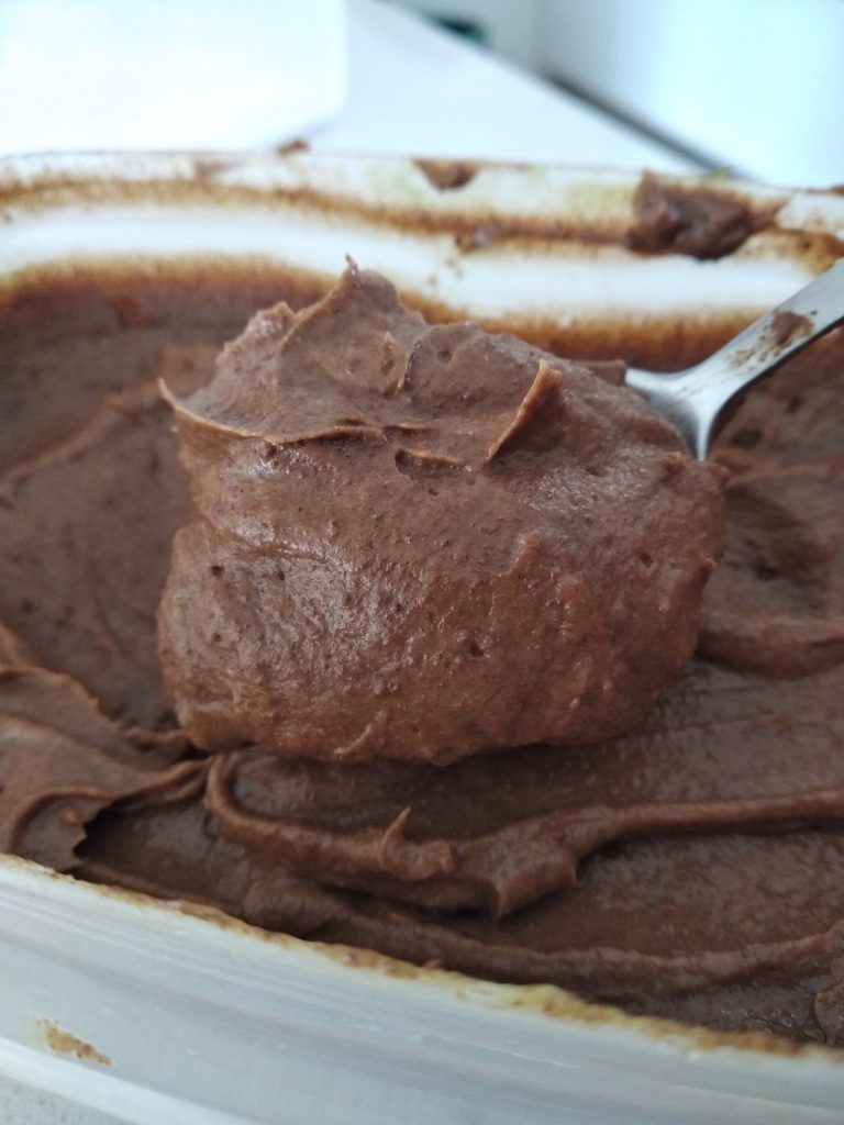 גלידת שוקולד טבעונית ביתית